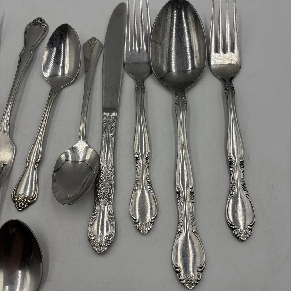 ONEIDA Flatware Deluxe Wm A Rogers Stainless Flatware Rodger's 14 Pc Variety